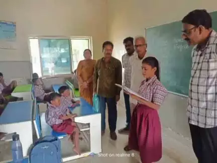 నిర్మల్: విద్యార్థులు రెగ్యులర్‌గా పాఠశాలకు హాజరయ్యే విధంగా చర్యలు తీసుకోవాలి: మంజులాపూర్‌లో DEO రామారావు