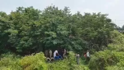 మురారి గ్రామం శివారులో ఐదు లీటర్ల సారాతో వ్యక్తి అరెస్ట్, 400 లీటర్ల బెల్లం ఊట ధ్వంసం