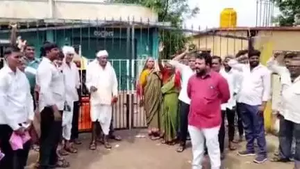 ಕಲಬುರಗಿ: ಮಾಹಾಗಾಂವ್ ನಾಡ ಕಚೇರಿಯಲ್ಲಿ ಬೀಜ, ಗೊಬ್ಬರ ಕೊಡದೇ ನಿರ್ಲಕ್ಷ್ಯ ಆರೋಪ, ರೈತರಿಂದ ದಿಢೀರ್ ಪ್ರತಿಭಟನೆ