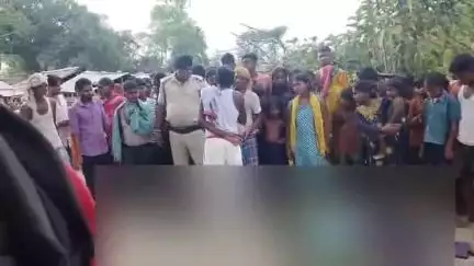 बेलदौर: हनुमान नगर गांव में पत्नी से झगड़े के बाद पति ने बीच सड़क पर खुद को गोली मारकर की आत्महत्या