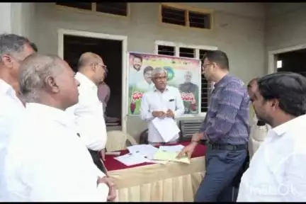 వికారాబాద్: భూ సమస్యలను రెవెన్యూ సదస్సులో పరిష్కరించాలి: ఎనేపల్లిలో జిల్లా కలెక్టర్ ప్రతీక్ జైన్