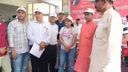 चरखी दादरी: रेडक्रास सोसायटी ने चरखी दादरी अस्पताल में रक्तदान शिविर का किया आयोजन, नगर परिषद चेयरमैन बख्शी राम सैनी ने की शिरकत