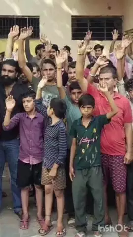 भरतपुर: शहर के कच्चा कुंडा इलाके में लोगों ने मकानों के बाहर लग रहे निशानों का किया विरोध
