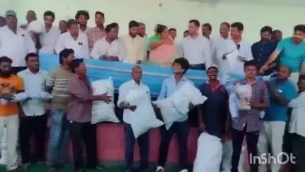 ములుగు: చేపల ఉత్పత్తి పెంచుతూ మత్స్యకారుల సామాజిక ఆర్థిక స్థితిని మెరుగుపరచుకోవాలి: జిల్లా కేంద్రంలో మంత్రి సీతక్క