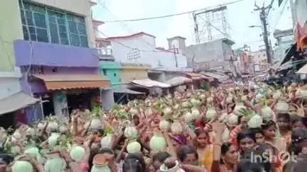 बांका: लक्ष्मीनारायण महायज्ञ के लिए चांदन नदी से निकाली गई कलश शोभा यात्रा, हज़ारों श्रद्धालु हुए शामिल