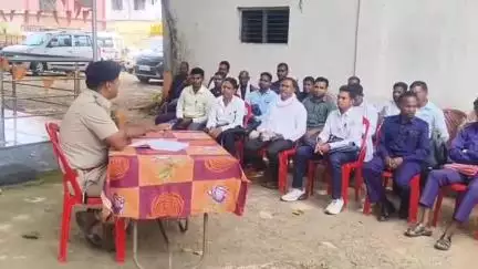 कोंडागांव: कोंडागांव थाने में साइबर अपराध और नशा मुक्ति के लिए जागरूकता बैठक आयोजित, नवनिर्वाचित सरपंच और कोटवार हुए शामिल