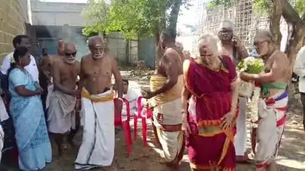 காஞ்சிபுரம்: காஞ்சிபுரம் ஏகாம்பரநாதர் கோயிலுக்கு புதிய தங்கத்தேர் செய்யும் பணி நிறைவு,தங்கத்தேரை பாதுகாப்பாக நிறுத்தும் மண்டபத்துக்கான பூமி பூஜை