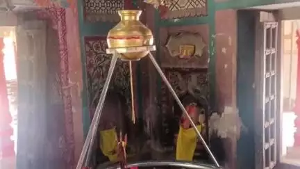 पट्टी: भगवान के भय से कांपे चोर, अमरगढ़ बाजार के शिव मंदिर से चोरी किया घंटा वापस