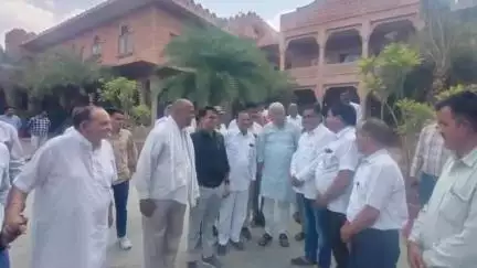 खींवसर: कृषि मंत्री किरोड़ी लाल मीणा खींवसर पहुंचे, चिकित्सा मंत्री की पत्नी के निधन पर व्यक्त की संवेदना