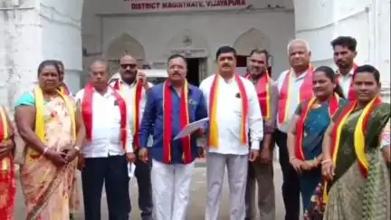 ವಿಜಯಪುರ: ಸರ್ಕಾರಿ ಶಾಲೆ ಉಳುವಿಗಾಗಿ ಕರವೇ ಸ್ವಾಭಿಮಾನಿ ಬಣದಿಂದ ನಗರದ ಜಿಲ್ಲಾಧಿಕಾರಿ ಕಚೇರಿ ಮುಂದೆ ಪ್ರತಿಭಟನೆ