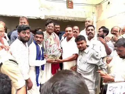 హత్నూర: మంత్రి గడ్డం వివేక్ ను కలిసిన హత్నూర మండల నాయకులు