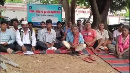 दुमका: पुराना समाहरणालय परिसर में झारखंड दिव्यांग, विधवा एवं वृद्ध जन कल्याण मोर्चा की जिला इकाई की बैठक