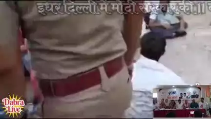 डबरा में विद्दयुत समस्या से लोग 47 डिग्री तापमान में तपे इधर मंत्री जी ए सी में बैठे मोदी की 11 साला काम का गुणगान करते