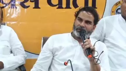 गया टाउन सीडी ब्लॉक: गया-बोधगया रोड पर प्रशांत किशोर ने प्रेस कॉन्फ्रेंस कर पीएम को दी चुनौती