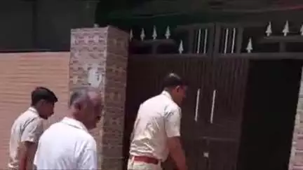 चरखी दादरी: चरखी दादरी पुलिस ने कलियाणा समेत कई गांवों में छापेमारी की, अवैध कारोबारियों के ठिकानों की तलाशी ली
