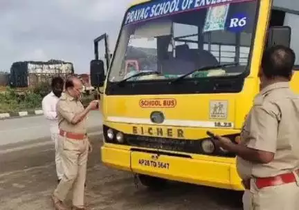 గద్వాల్: జిల్లాలో ఫిట్నెస్ లేని 3 బస్సుల సీజ్:ఆర్టీవో వెంకటేశ్వరరావు