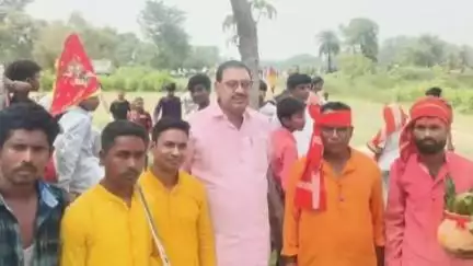मोतिहारी: शिव शक्ति महायज्ञ को लेकर निकली कलश यात्रा में भाजपा के पूर्व विधायक शामिल हुए