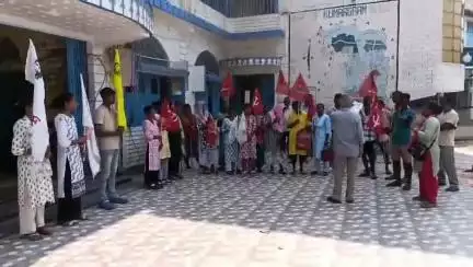কুমারগ্রাম: বন্ধ তুরতুরি চা-বাগানের শ্রমিকদের বিভিন্ন সমস্যা নিয়ে কুমারগ্রামের BDO-র দ্বারস্থ CITU-র চা-বাগান মজদুর ইউনিয়ন