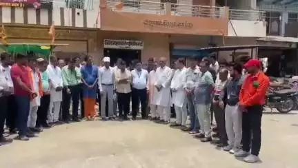 शाजापुर: एयर इंडिया हादसे के पीड़ितों को बेरछा में श्रद्धांजलि दी गई