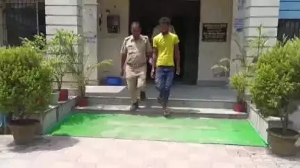 তুফানগঞ্জ ১: একাধিক মোবাইল একসঙ্গে নিয়ে যাওয়ার পথে মধ্যবালাভুত এলাকায় BSF হাতে আটক যুবক অভিযোগের ভিত্তিতে গ্রেফতার করে আদালতে পেশ