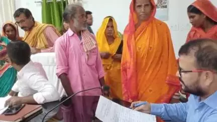 मोतिहारी: समाहरणालय स्थित डॉ राधाकृष्णन भवन के सभागार में आयोजित जनता के दरबार में 69 आवेदनकर्ताओं की समस्याओं पर हुई सुनवाई