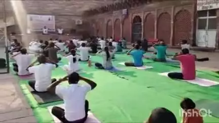 धौलपुर: 21 जून को मचकुंड पर होगा जिला स्तरीय योग प्राणायाम, तैयारियां शुरू, लोगों को कराया कई प्रकार के योग व आसनों का अभ्यास