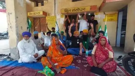 पूरनपुर: अधिशासी अभियंता कार्यालय पर समस्याओं को लेकर भाकियू का धरना प्रदर्शन #jansamasya