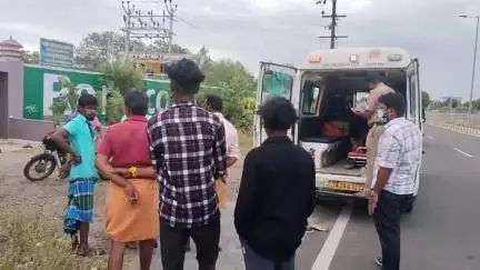 வேடசந்தூர்: கருக்காம்பட்டி அருகே ஆடு மேய்த்து கொண்டிருந்த இளம் பெண்ணிடம் போதை ஆசாமிகள் சில்மிஷம் செய்ததால் பரபரப்பு