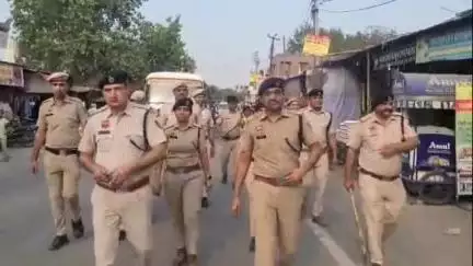 झज्जर: झज्जर पुलिस ने तीन गांवों में शांतिपूर्ण पंचायत चुनाव के लिए निकाला फ्लैग मार्च