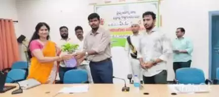 భద్రాచలం: భద్రాచలం ITDA కార్యాలయంలో ఏజెన్సీ ఏరియాలోని 29 ప్రాథమిక ఆరోగ్య కేంద్రాల మెడికల్ అధికారులతో సమావేశం నిర్వహించిన ITDA PO
