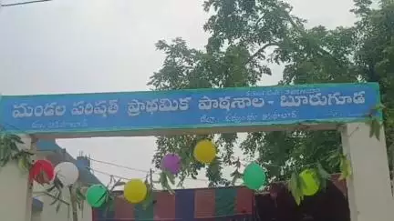 అసిఫాబాద్: బూరగుడ ప్రాథమిక పాఠశాలలో అక్షరాభ్యాస కార్యక్రమానికి హాజరైన జిల్లా అదనపు కలెక్టర్ దీపక్ తివారి