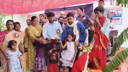 సిర్పూర్ టి: బట్పల్లి గ్రామంలో విద్యార్థులకు అక్షరాభ్యాసం చేయించిన జిల్లా కలెక్టర్ వెంకటేష్ దోత్రే, ఎమ్మెల్యే డాక్టర్ పాల్వాయి