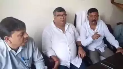 बरकागाँव: विधायक रोशन लाल चौधरी ने बड़कागांव प्रखंड के अंचल कार्यालय का औचक निरीक्षण किया, सीओ को लगाई फटकार