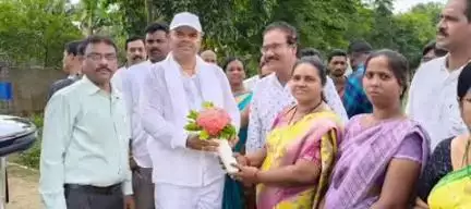 బూర్గంపహాడ్: బడిబాట కార్యక్రమంలో పాల్గొన్న పినపాక శాసనసభ్యులు వెంకటేశ్వర్లు