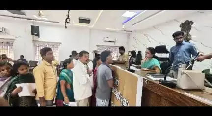 అల్లూరి జిల్లా కేంద్రం పాడేరులో నిర్వహించిన మీకోసం ప్రజా సమస్యల పరిష్కార వేదికకు 105 ఫిర్యాదులు