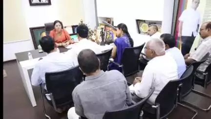 అర్హులందరికి ఇళ్ల స్థలాలు కేటాయించండి..హౌసింగ్, రెవెన్యూ అధికారుల సమీక్షించిన ఎమ్మెల్యే ప్రశాంతిరెడ్డి