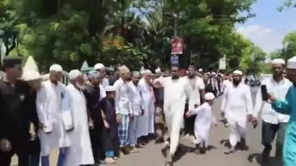পাঁশকুড়া: ওয়াকফ কালা আইন প্রত্যাহারের দাবিতে পাঁশকুড়া প্রতাপপুরে  মানববন্ধন কর্মসূচি সংখ্যালঘু সম্প্রদায় মানুষদের