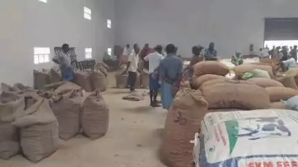 அரூர்: அரூர் ஒழுங்குமுறை விற்பனை கூடத்தில் மஞ்சள் ஏலம் நடைபெற்றது ,