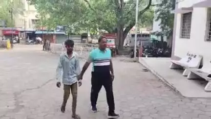 खंडवा नगर: कोतवाली पुलिस ने एक साल से फरार चल रहे आरोपी को प्रणाम सिटी से किया गिरफ्तार