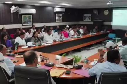 गोलमुरी-सह-जुगसलाई: साकची में धरती आबा जनभागीदारी अभियान की तैयारी को लेकर उच्च स्तरीय बैठक, 15 जून से होगा शुभारंभ