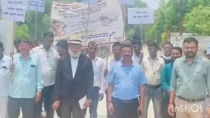 सलोन: राष्ट्रीय बाल श्रम निषेध दिवस के अवसर पर शहर भर में आयोजकों द्वारा निकाली गई रैली