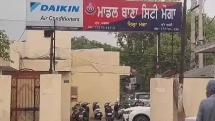 ਮੋਗਾ: ਬੀਤੇ ਦਿਨ ਮੋਗਾ ਦੇ ਗਾਂਧੀ ਰੋਡ ਤੇ ਨੌਜਵਾਨ ਦੀ ਕੁੱਟਮਾਰ ਕਰਨ ਵਾਲੇ ਤਿੰਨ ਵਿਅਕਤੀਆਂ ਤੇ ਮਾਮਲਾ ਦਰਜ
