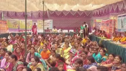 ଝାରସୁଗୁଡା: ସରକାରଙ୍କ ବିଭିନ୍ନ ଯୋଜନା ବିଷୟରେ ସଚେତନତା ନିମନ୍ତେ ସରଣ୍ଡାମାଲ ଗ୍ରାମପଞ୍ଚାୟତ ଠାରେ ବିକାଶ ବାହନ ଯାତ୍ରା କାର୍ଯ୍ୟକ୍ରମ ଅନୁଷ୍ଠିତ