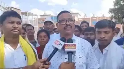 बलरामपुर: सर्व आदिवासी समाज के जिला अध्यक्ष बसंत ने बलरामपुर में मीडिया से कहा- सरकार आदिवासियों के लिए लागू करें धर्म कोड