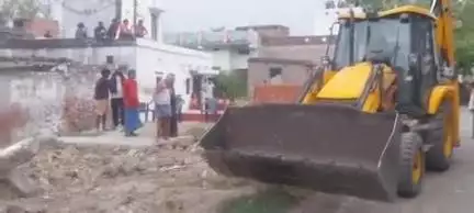 कुचायकोट: मठिया खास गांव में सरकारी जमीन से कुचायकोट आंचल और थाना प्रशासन ने अवैध कब्जा हटाया