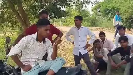 सीतापुर: रामपुर कला में मलिहाबाद से आम लेकर लखीमपुर जा रहे पिकअप सवार व्यक्ति की सड़क हादसे में हुई मौत