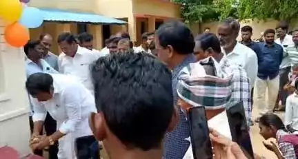 కామారెడ్డి: ప్రభుత్వ పాఠశాలల్లో చదివే విద్యార్థులకు అన్ని సౌకర్యాలు అందజేస్తాం : ఉగ్రవాయిలో ఎమ్మెల్యే రమణారెడ్డి