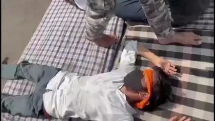 जयपुर: आरयू के मुख्य द्वार पर RAS भर्ती परीक्षा की तारीख बढ़ाने की मांग को लेकर अभ्यर्थियों ने किया प्रदर्शन