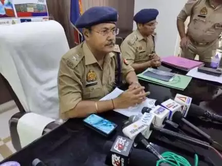 फर्रुखाबाद: फतेहगढ़ कोतवाली क्षेत्र में किशोर को नग्न कर धमकाकर डांस कराने के मामले में ASP डॉ संजय सिंह ने दी जानकारी