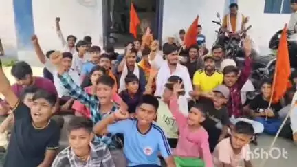 रायसेन: रायसेन खेल परिसर में सुविधाओं की मांग, विद्यार्थी परिषद और खिलाड़ियों का प्रदर्शन, पुलिस ने दी समझाइश